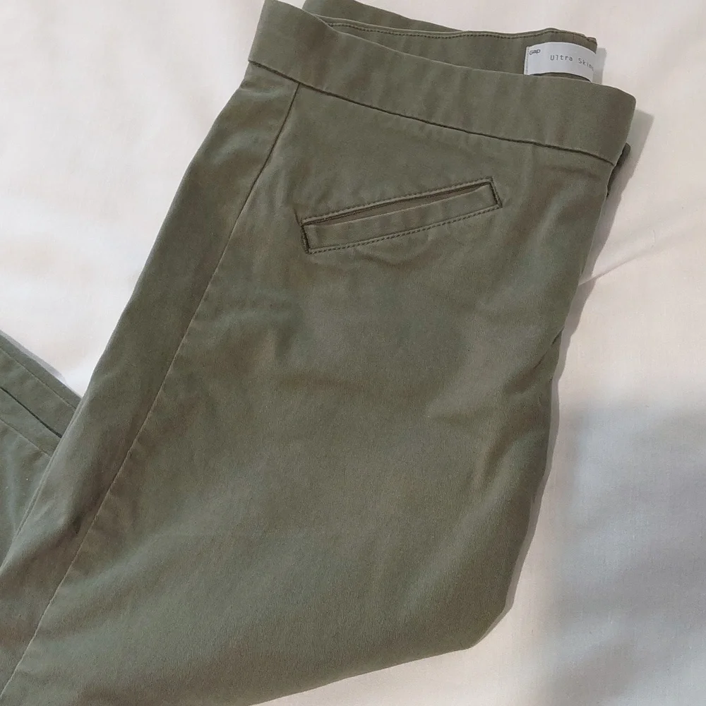 Gap Ultra Skinny Crop Stretch‎ Pants! Green. Size 6A.